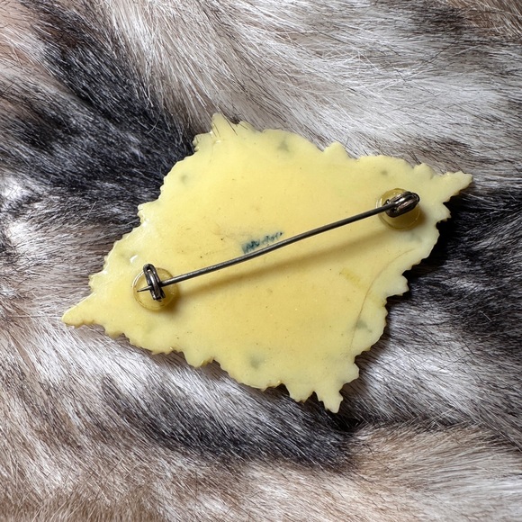 1930's Authentic Japanese Signed Floral Celluloid Brooch - Picture 5 of 7